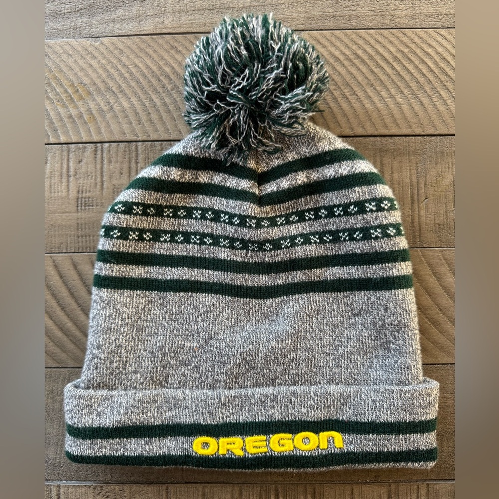 Captivating Headwear - Oregon Ducks Knit Pom-Pom Beanie (OS)
One Size/Unisex
